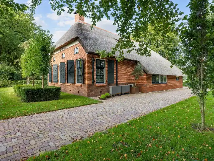 Vrijstaande woning te koop: Hooiweg 38, Lucaswolde Lucaswolde