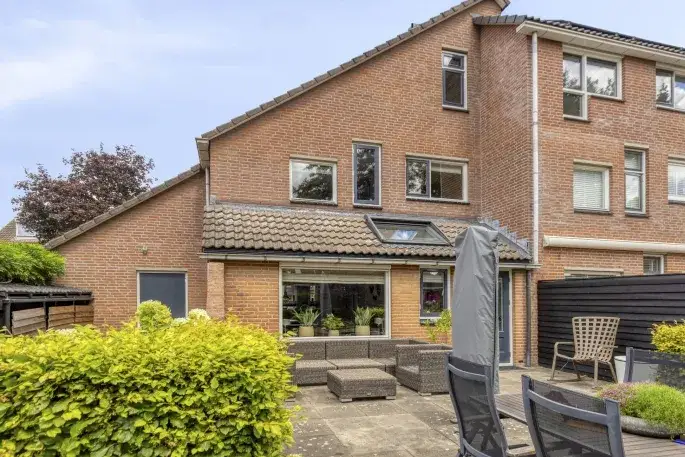 Corner house for sale: Hooizolder 14, Oud-Beijerland Zoomwijck Oud-Beijerland