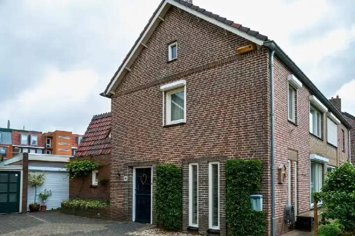 Twee-onder-één-kap te koop: Hoornmanstraat 12, Someren centrum Someren