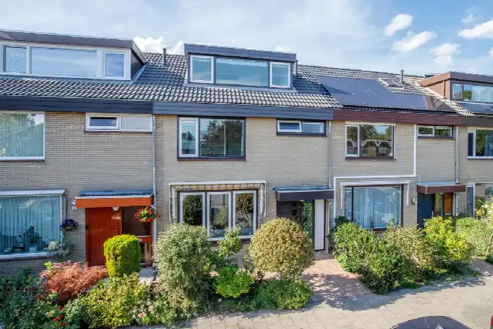 Tussenwoning te koop: Hoorntandmos 8, Ommoord Rotterdam
