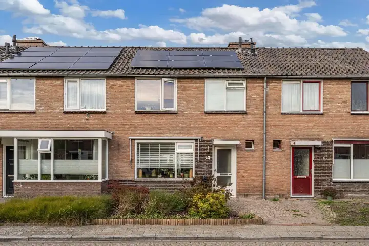 Tussenwoning te koop: Hopperus Bumaperk 13, De Singels oost Drachten