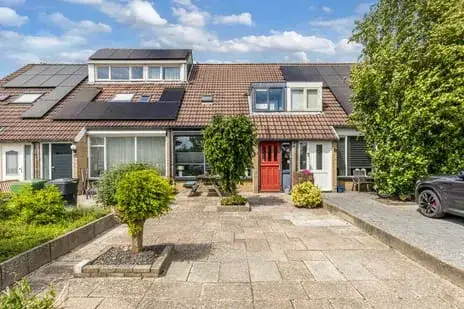 Tussenwoning te koop: Horscamp 61, De Spiker en het industrieterrein Hermes Harlingen