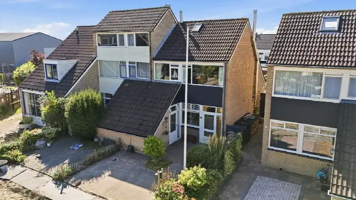 Corner house for sale: Horscamp 90, De Spiker en het industrieterrein Hermes Harlingen