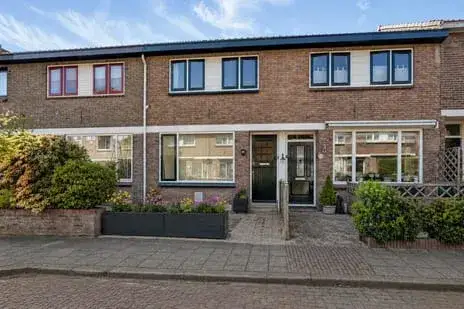 Tussenwoning te koop: Hortensiastraat 5, Van Boetzelaerstraat Alphen Aan Den Rijn