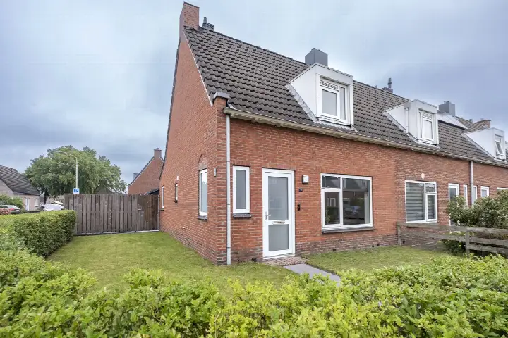 Corner house for sale: Hortensiastraat 9, De Dorpen Assen