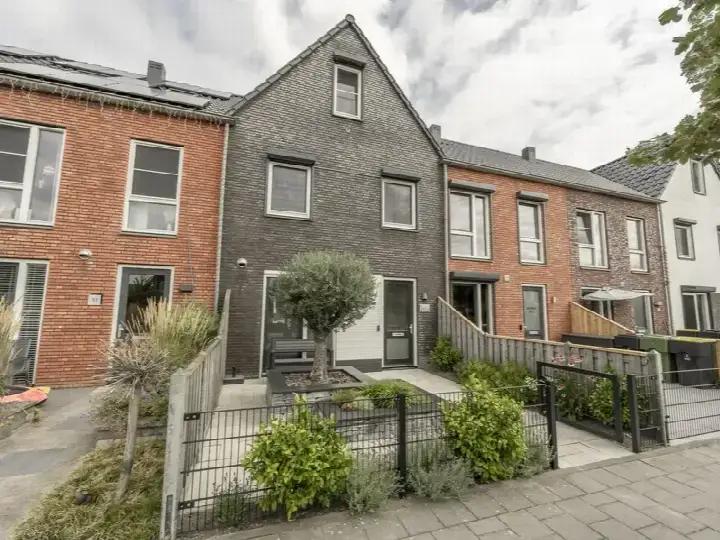 Terraced house for sale: Houtblazerspad 33, Oud-Beijerland Poortwijk Oud-Beijerland