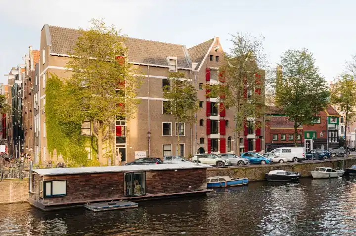 Apartment for sale: Houtkopersburgwal 14, Uilenburg Amsterdam