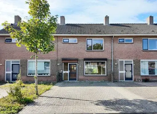 Tussenwoning te koop: Houtmolen 12, Dinteloord Dinteloord