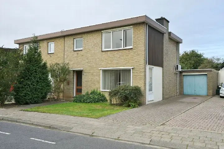 Semi-detached for sale: Houtstraat 50, Grevenbicht Grevenbicht