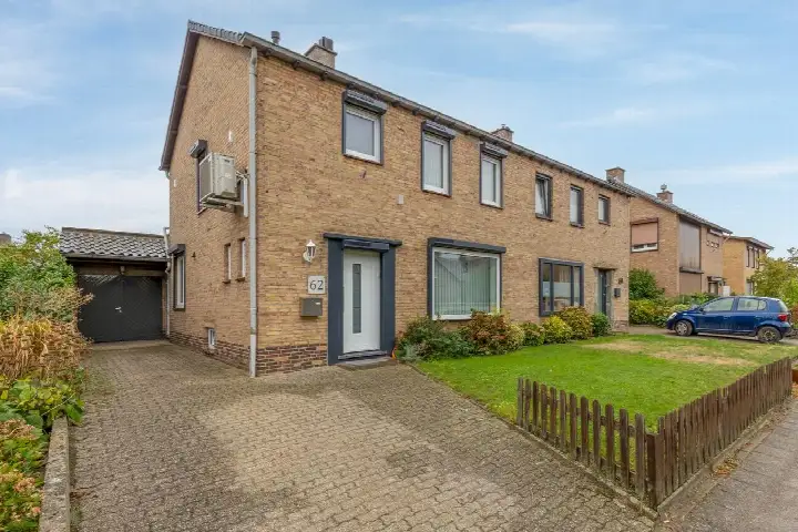 Twee-onder-één-kap te koop: Houtstraat 62, Grevenbicht Grevenbicht