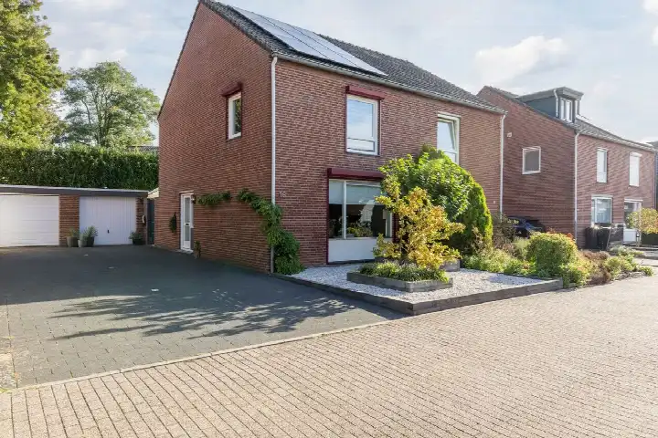 Semi-detached for sale: Houtzagerstraat 16, Munsterveld Susteren