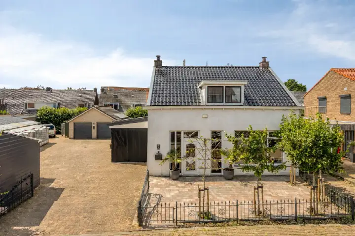 Vrijstaande woning te koop: Hovenierslaantje 11, Santwijck Tiel