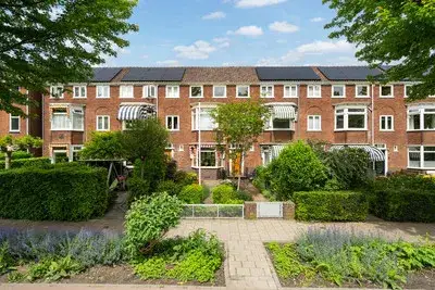 Terraced house for sale: Hugo de Grootlaan 37, Erasmuslaan en omgeving Dordrecht