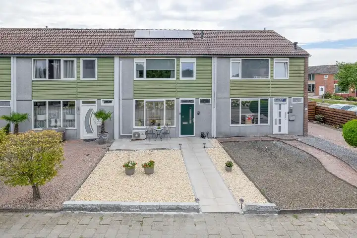 Tussenwoning te koop: Hugo de Grootstraat 142, Oude Pekela Oude Pekela