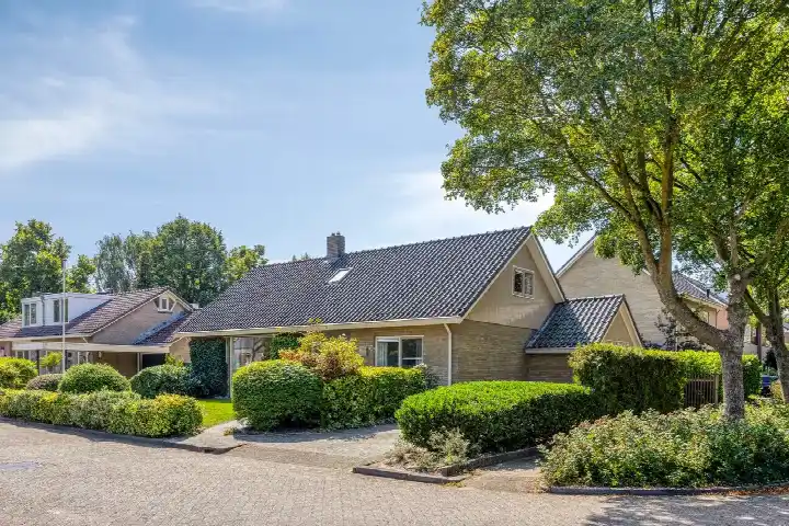 Detached house for sale: Hugo de Vrieslaan 19, Berkum Zwolle