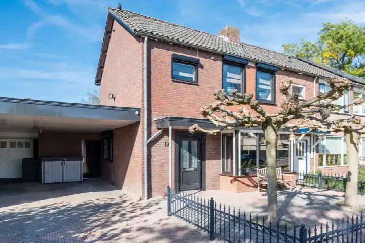 Corner house for sale: Hugo van der Goesstraat 17, Bloemvelden Helmond