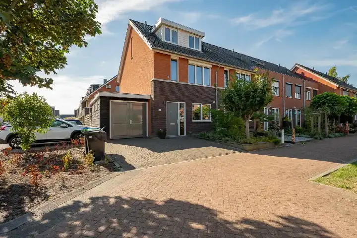 Hoekwoning te koop: Huisstede 16, Verspreide huizen Oldebroek Oldebroek