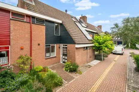Tussenwoning te koop: Hunze 13, Koningshof Pijnacker