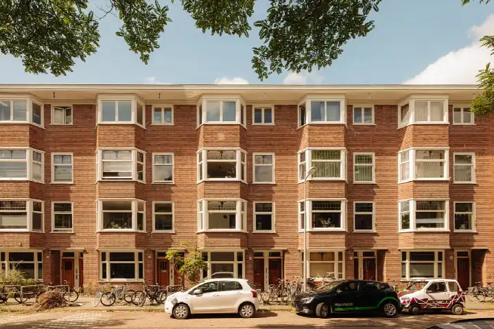 Apartment for sale: Hunzestraat 100H, Rijnbuurt-Midden Amsterdam