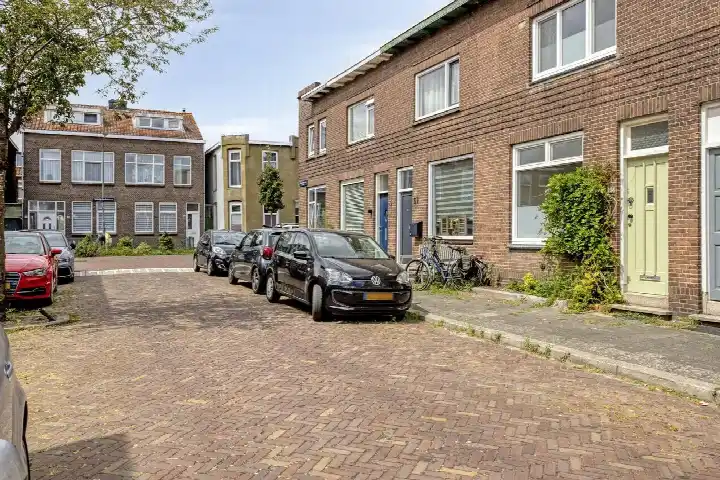 Terraced house for sale: Huygensstraat 55, Jacob Catsstraat en omgeving Dordrecht