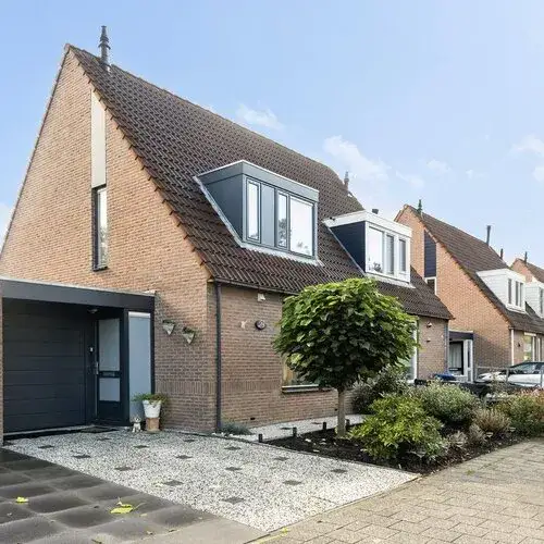 Tussenwoning te koop: Idzerdastins 28, Camminghaburen-Midden Leeuwarden