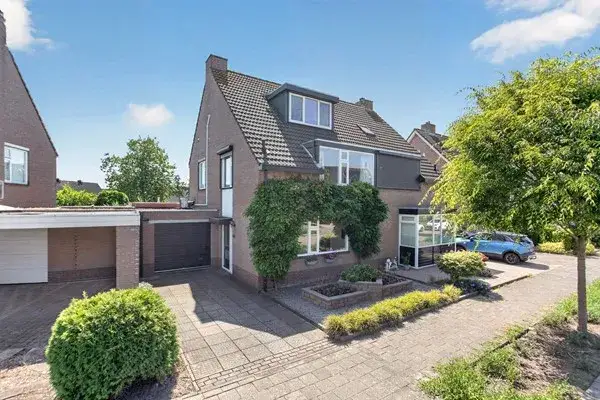 Terraced house for sale: Iepenlaan 26, Hondenhei Made
