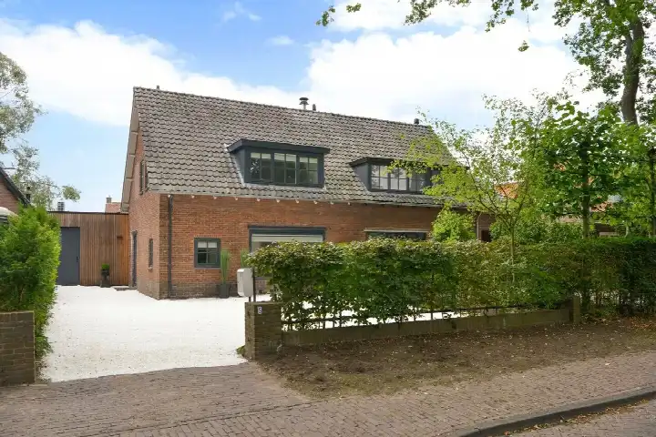 Vrijstaande woning te koop: IJsbaanweg 5, Zevenend Laren