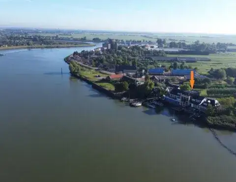 Terraced house for sale: IJsseldijk-Noord 102A, Verspr. huizen Ouderkerk Noord Ouderkerk Aan Den Ijssel