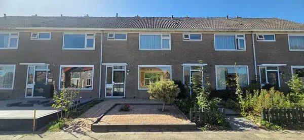 Tussenwoning te koop: IJsselmeerstraat 7, Den Oever (woonkern) Den Oever