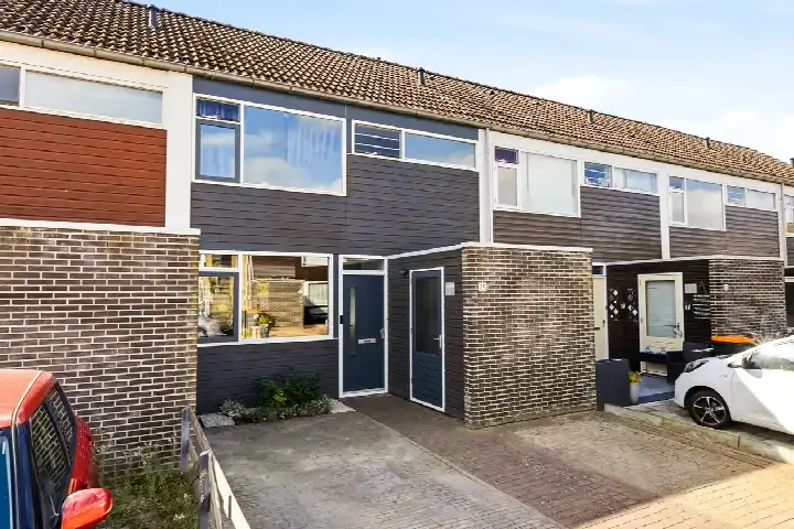 Tussenwoning te koop: Ijsselstraat 15, Schoonenburg Oost-Souburg