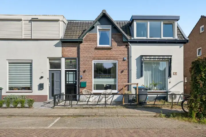 Terraced house for sale: IJsselstraat 47, Velp-Zuid beneden spoorlijn Velp