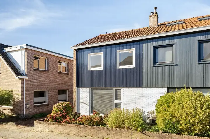Semi-detached for sale: IJsselstraat 50, Velp-Zuid beneden spoorlijn Velp (Ge)