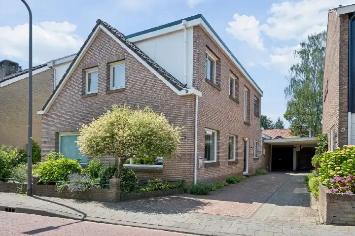 Twee-onder-één-kap te koop: IJsselstraat 52, Velp-Zuid beneden spoorlijn Velp