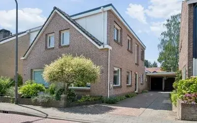 Twee-onder-één-kap te koop: IJsselstraat 52, Velp-Zuid beneden spoorlijn Velp