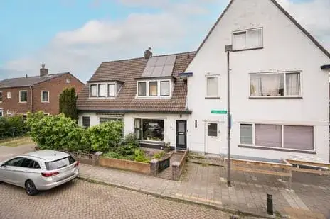 Tussenwoning te koop: IJsselstraat 57B, Velp-Zuid beneden spoorlijn Velp (Ge)