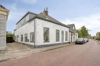Twee-onder-één-kap te koop: IJsselstraat 67, Velp-Zuid beneden spoorlijn Velp