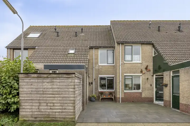 Terraced house for sale: Ina Dammanstraat 35, Westerwatering Zuid Zaandam
