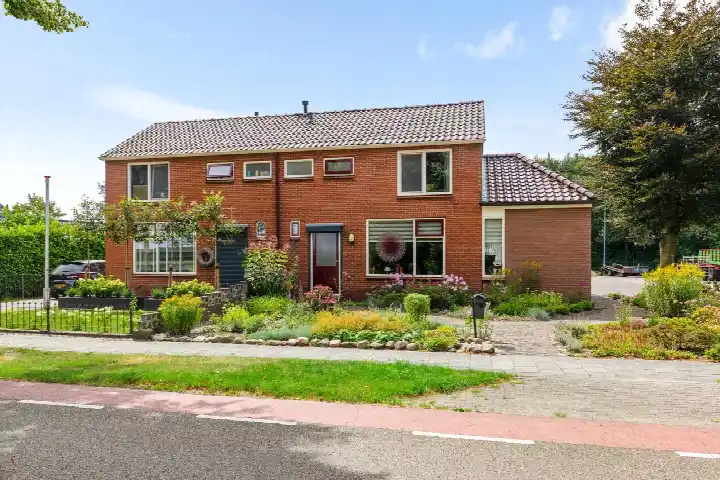 Semi-detached for sale: Industrieweg 44, Vriescheloo-Zuid Vriescheloo