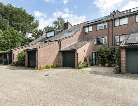 Tussenwoning te koop: Inkarnaatklaver 45, Ommoord Rotterdam