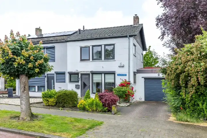 Twee-onder-één-kap te koop: Ir. De Katstraat 28, Treebeek-Noord Brunssum