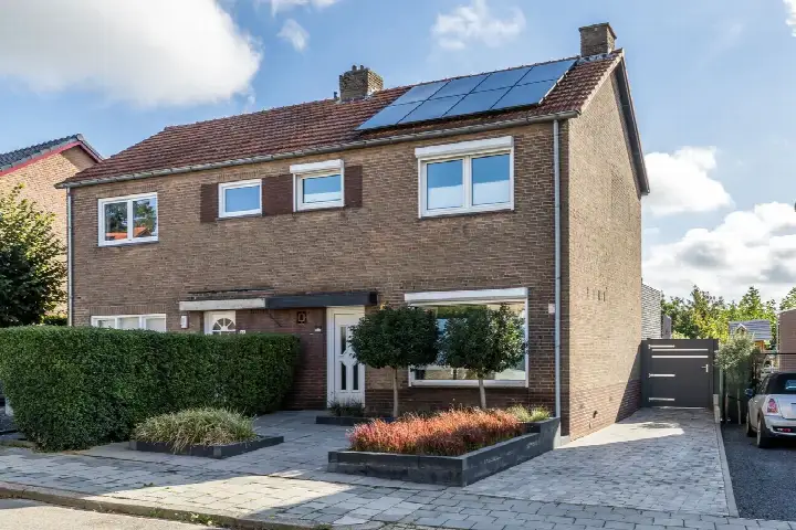 Semi-detached for sale: Irenestraat 31, Hulsberg Hulsberg