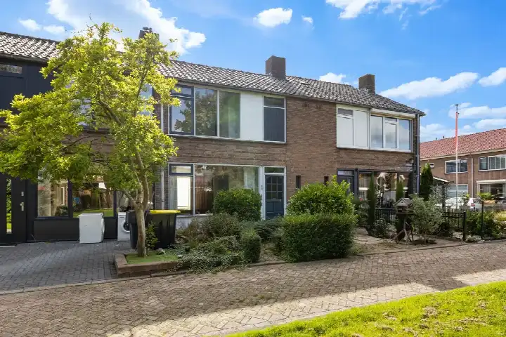 Terraced house for sale: Irenestraat 38, Heinenoord Woonkern Heinenoord