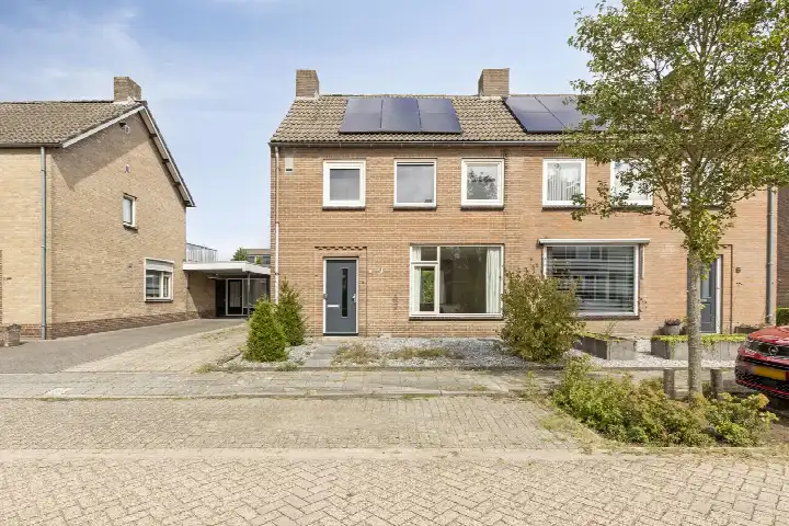 Twee-onder-één-kap te koop: Irenestraat 8, Oranjewijk Heeswijk-Dinther