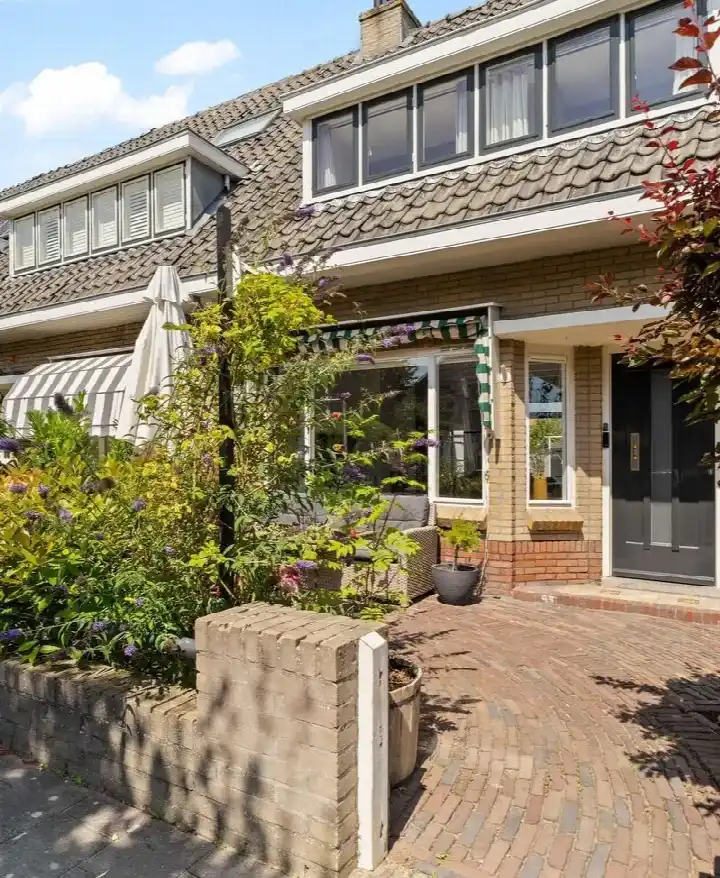Tussenwoning te koop: Irisplein 6, Middengebied Midden Noordwijk