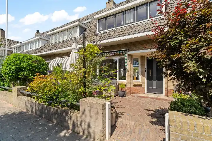 Tussenwoning te koop: Irisplein 6, Middengebied Midden Noordwijk (Zh)