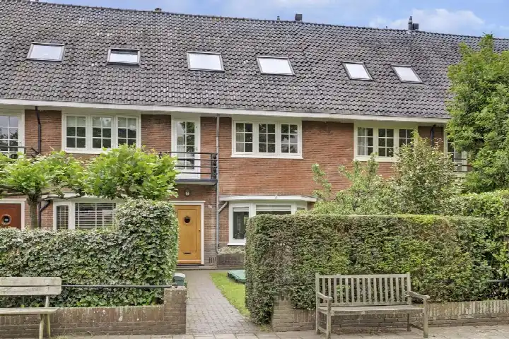 Tussenwoning te koop: Irisstraat 12, Bloemenbuurt Bussum