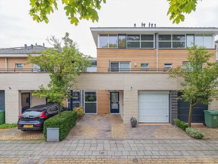 Tussenwoning te koop: Irisstraat 25, Bloemenbuurt Haarlem