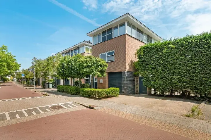 Hoekwoning te koop: Irisstraat 45, Bloemenbuurt Haarlem