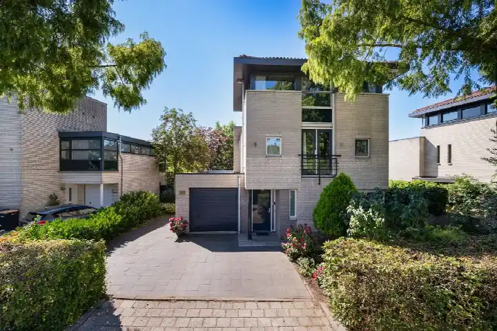 Vrijstaande woning te koop: Iroko 151, Iroko en omgeving Dordrecht