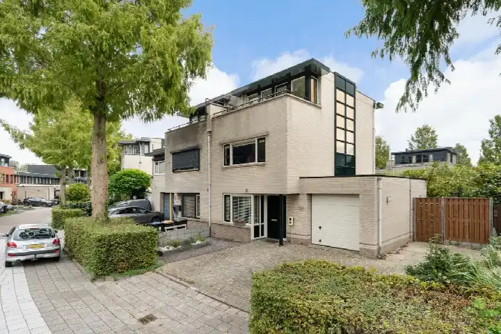 Semi-detached for sale: Iroko 184, Iroko en omgeving Dordrecht